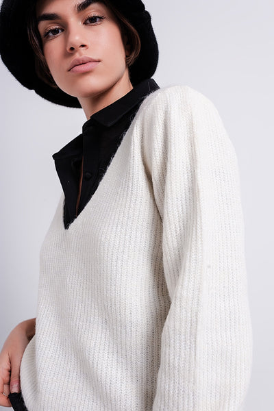 Ribbed V neck jumper in off white