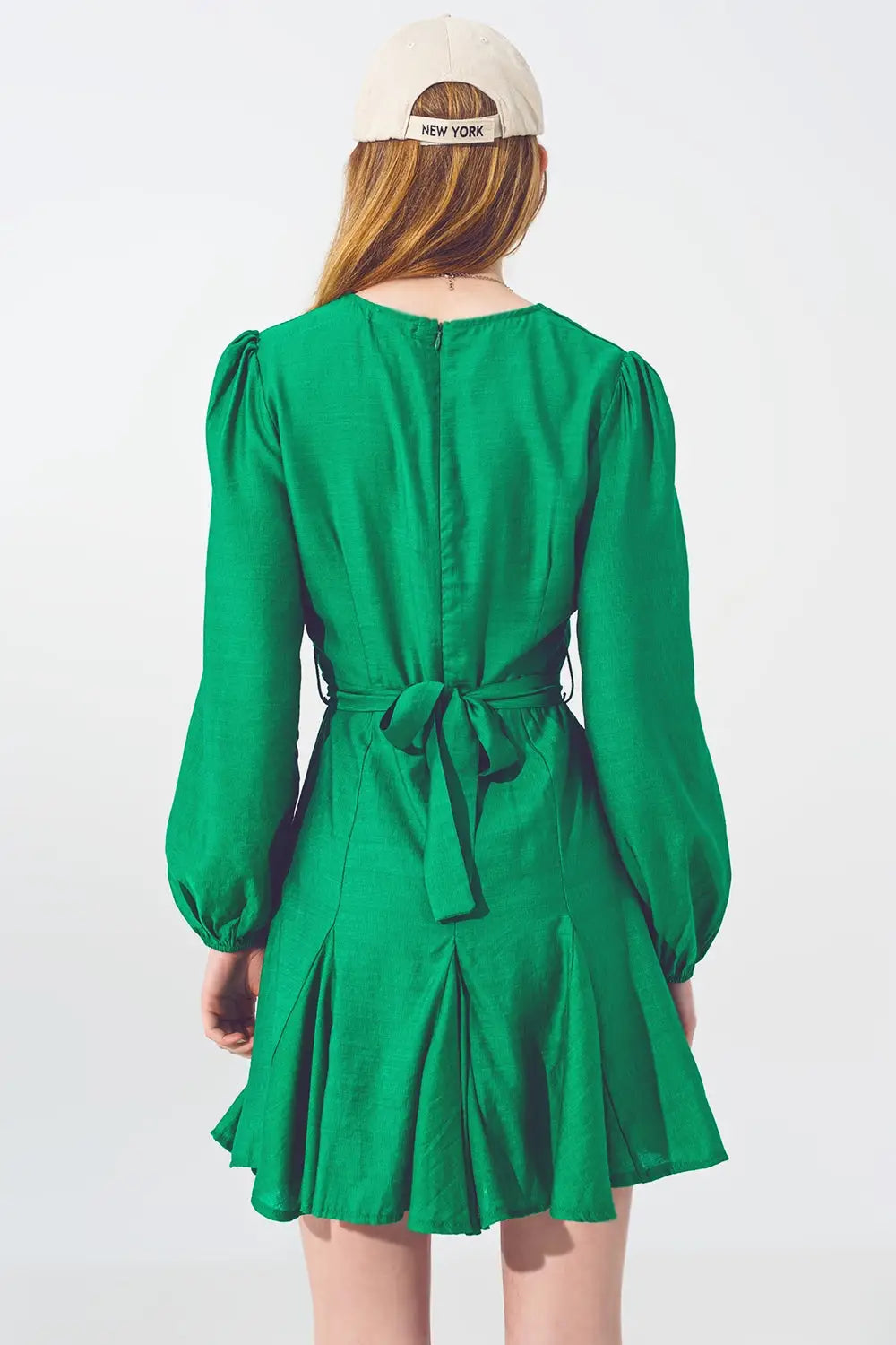 Robe à volants avec col en V en vert - Vestidos
