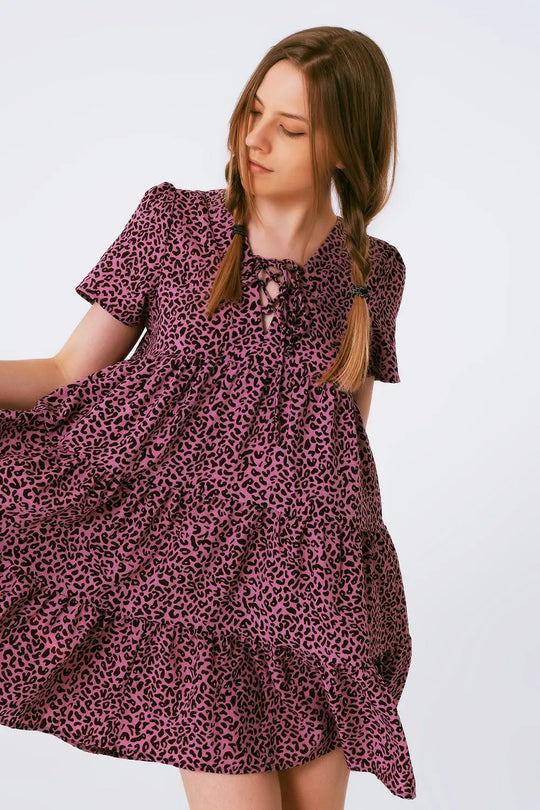 Robe baby doll à manches courtes avec détail au niveau du cou imprimé léopard violet - Vestidos