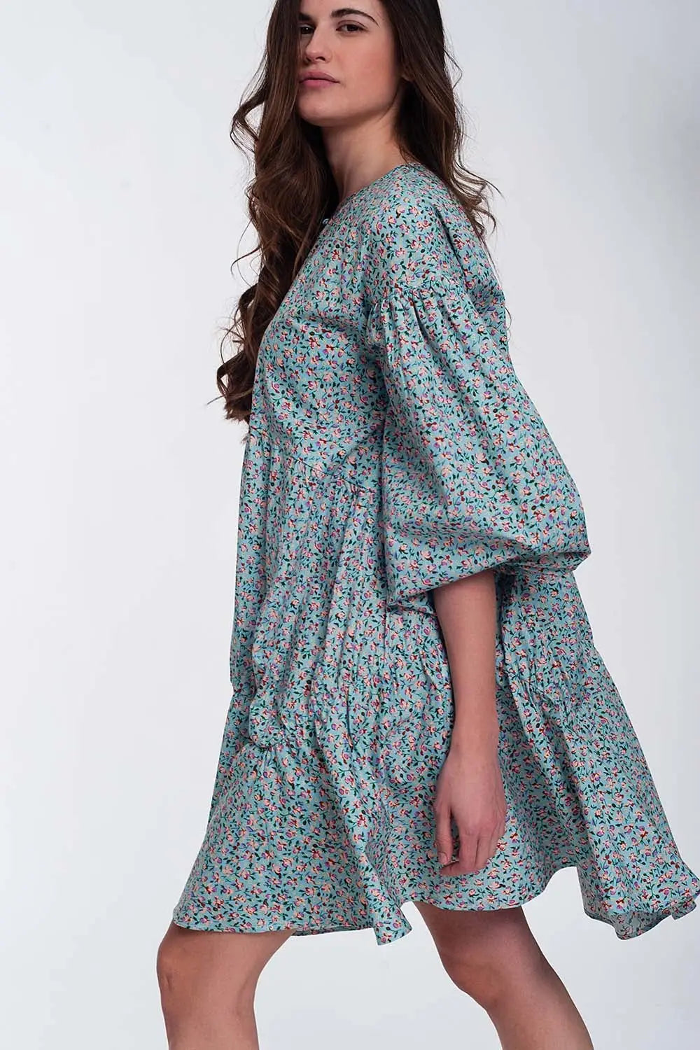 Robe babydoll courte à manches bouffantes et ourlet à basque - Motif fleuri - Vestidos