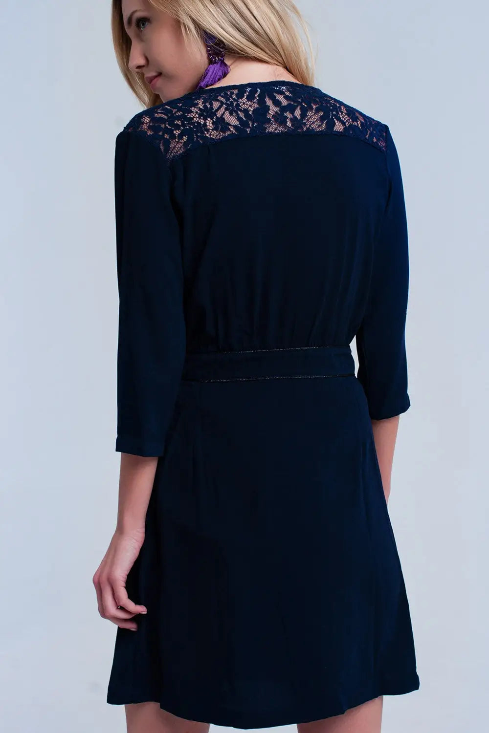 Robe cache-coeur bleu avec détail dentelle - Vestidos