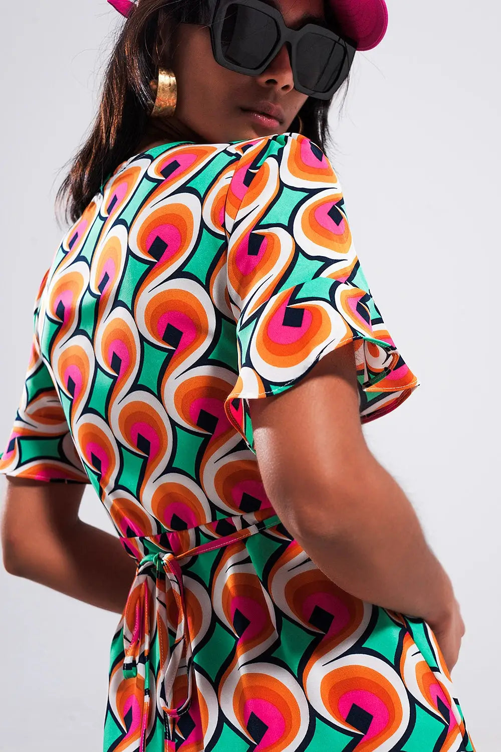 Robe cache cœur courte avec ourlet à volants et imprimé style années 70 orange - Vestidos