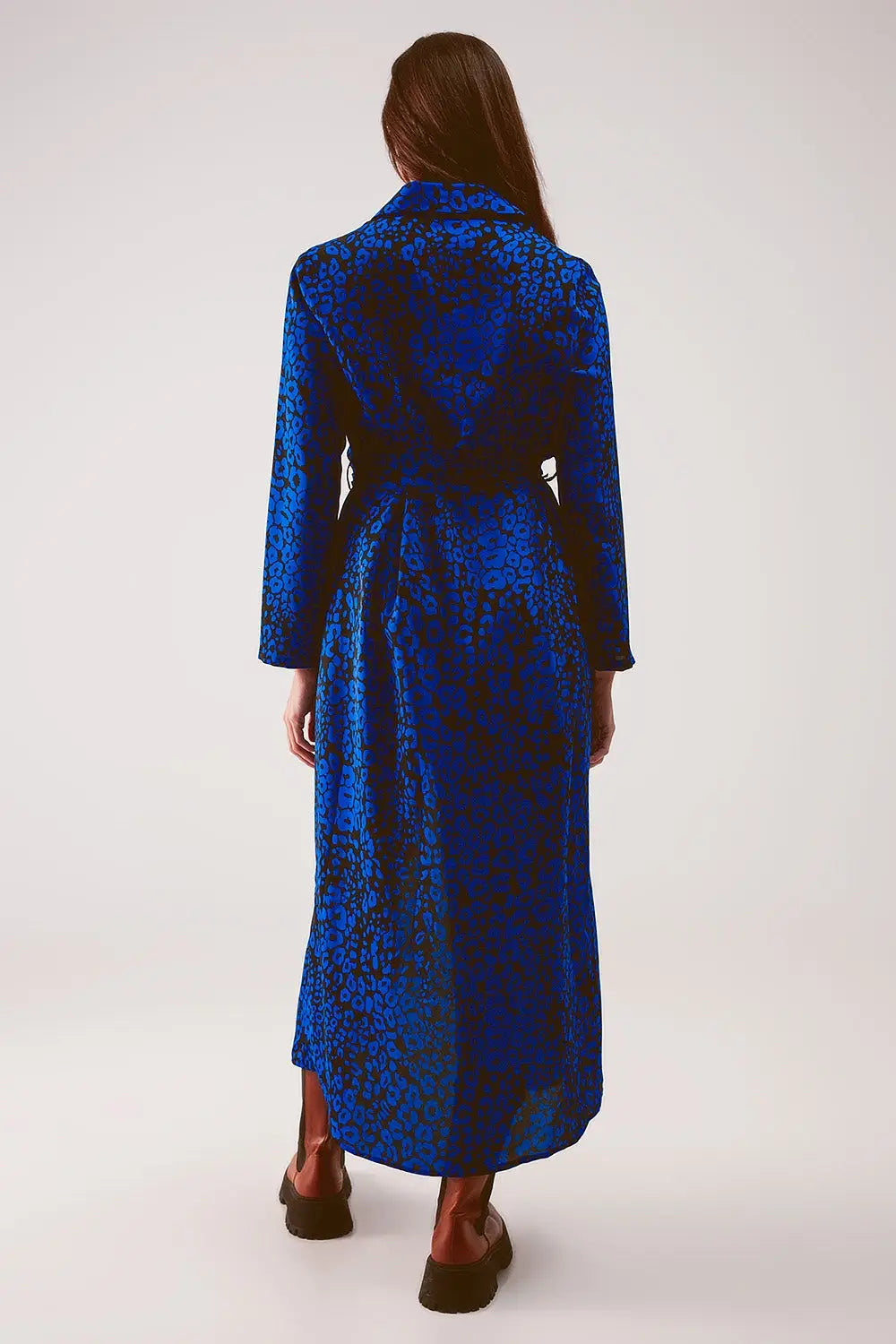 Robe chemise longue ceinturée à imprimé animal bleu - Vestidos