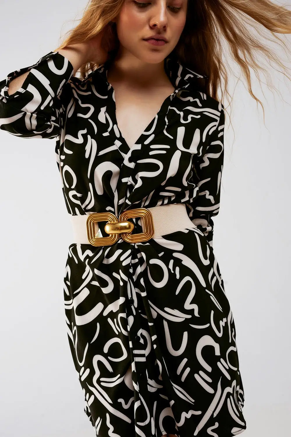 Robe chemise noire courte avec boutons sur le devant - Vestidos
