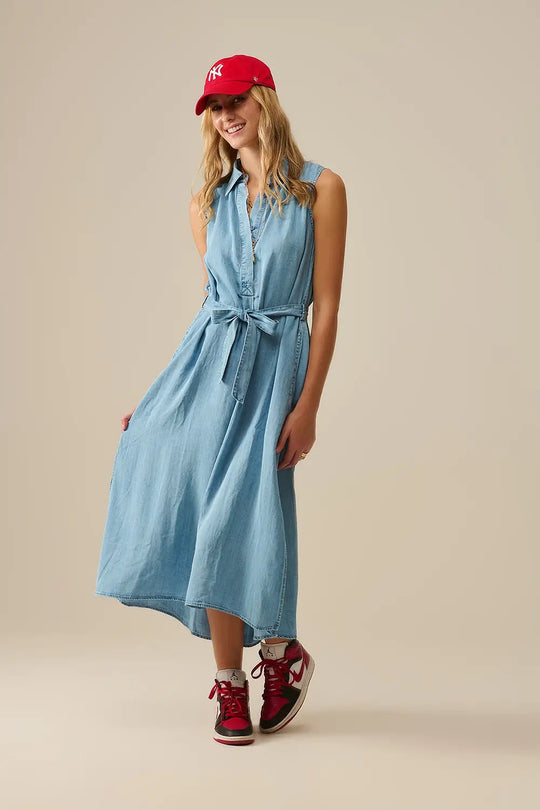 Robe chemise sans manches en tissu tencel en bleu - Vestidos