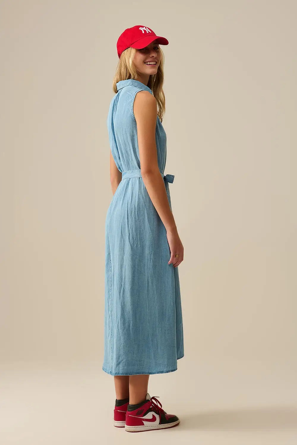 Robe chemise sans manches en tissu tencel en bleu - Vestidos