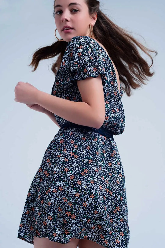 Q2 Robe couleur marine à fleurs avec arrière ouvert