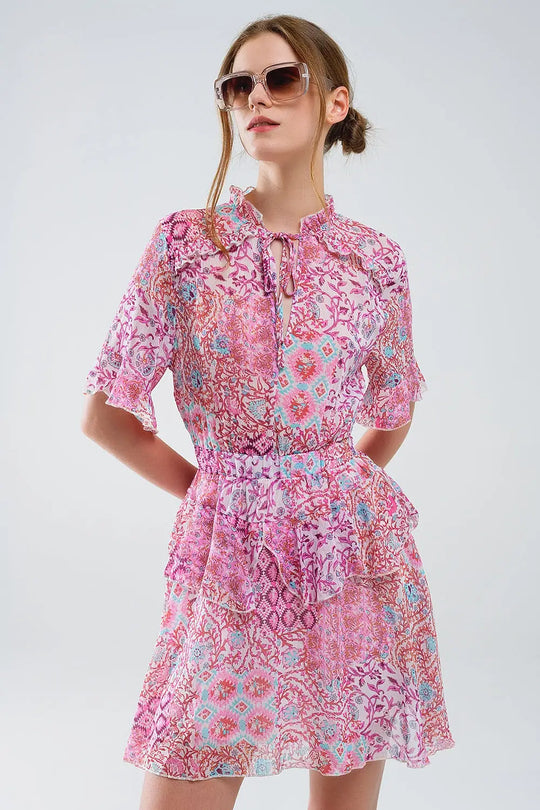 Robe courte à imprimé abstrait et jupe à volants en nuances de rose - Vestidos