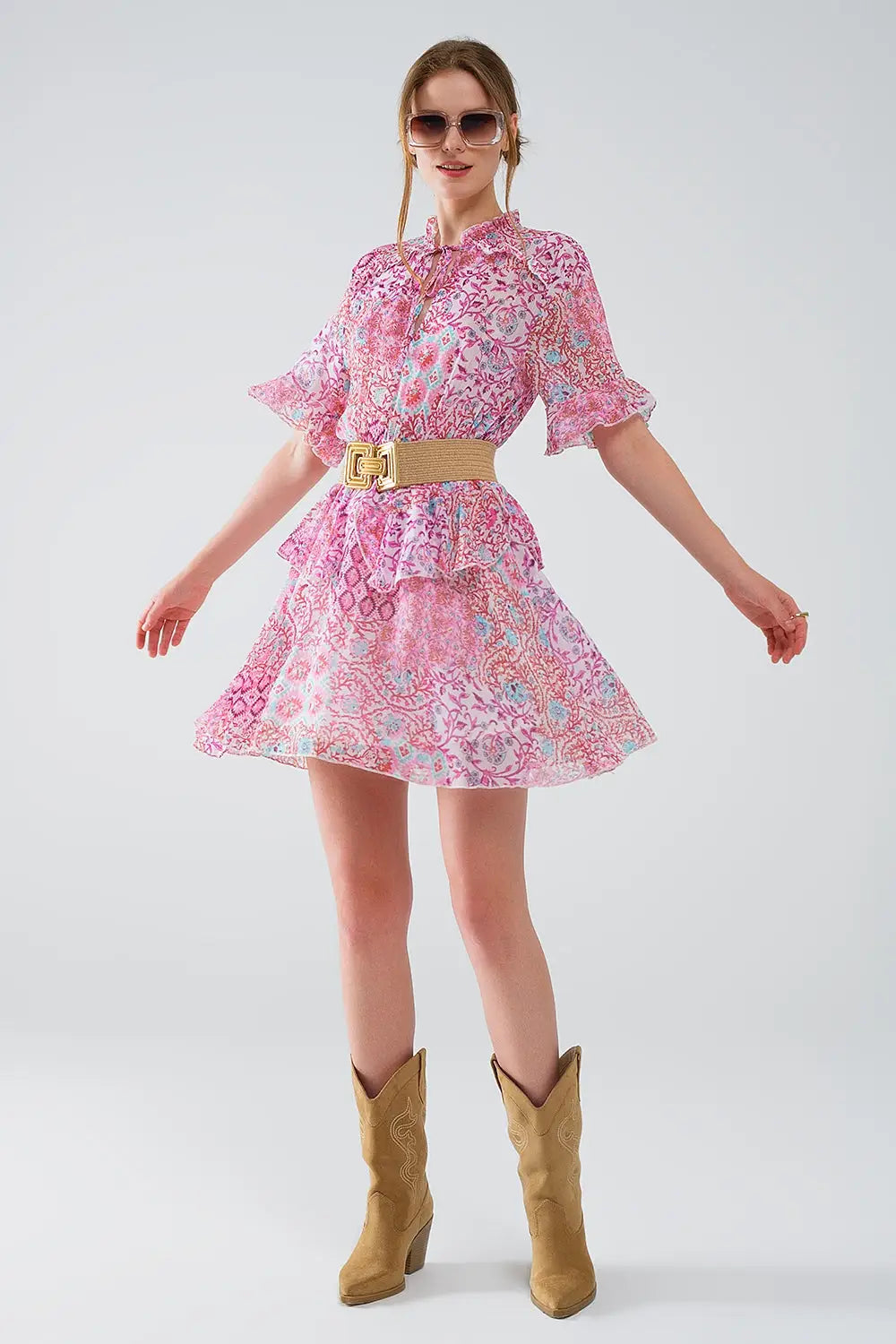 Q2 Robe courte à imprimé abstrait et jupe à volants en nuances de rose