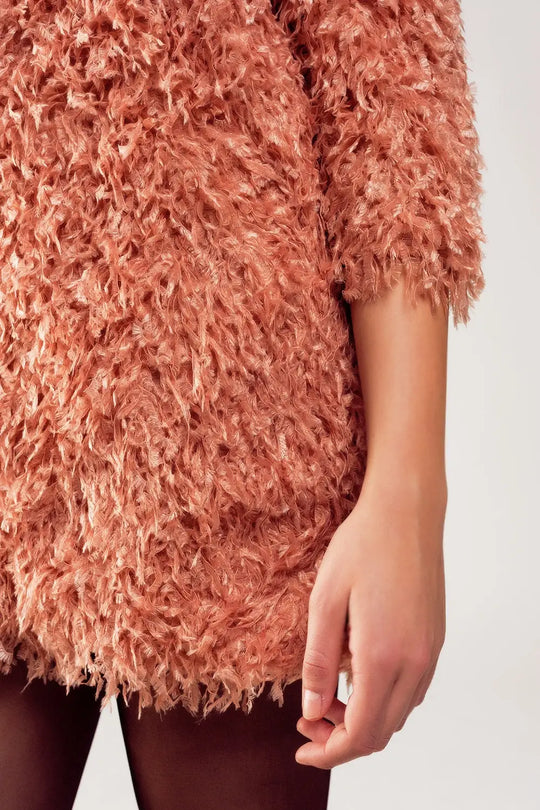 Robe courte à manches trois quart ornée de plumes rose - Vestidos