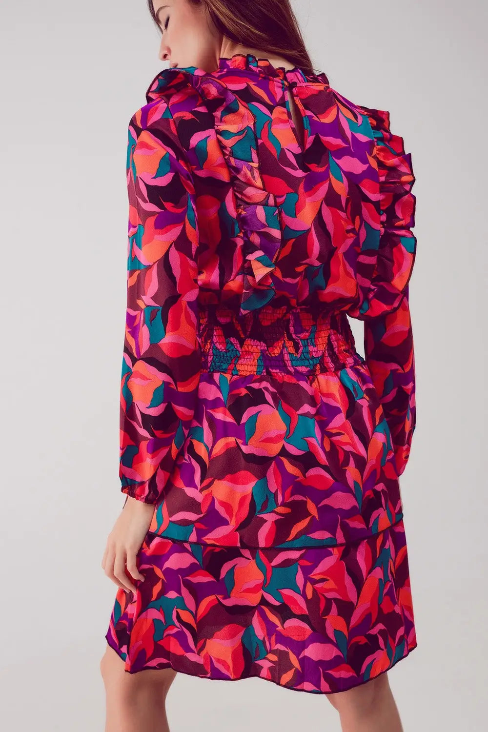 Robe courte à volants étagés et imprimé fleuri fucshia - Vestidos