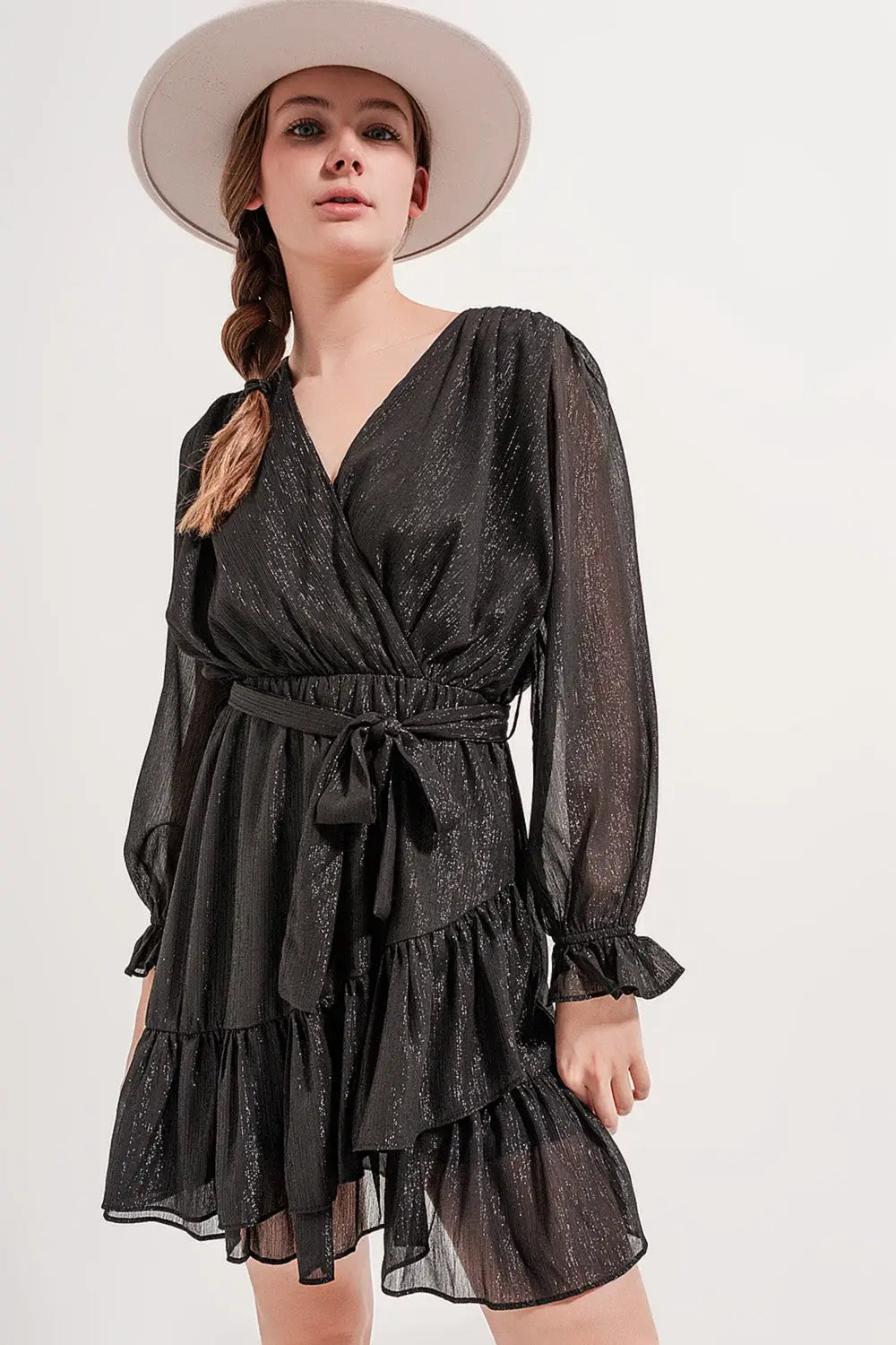 Robe courte avec ourlet virevoltant Noir - Vestidos
