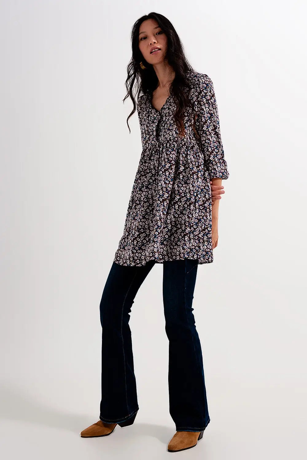 Robe courte boutonnée à imprimé fleuri marron - Vestidos
