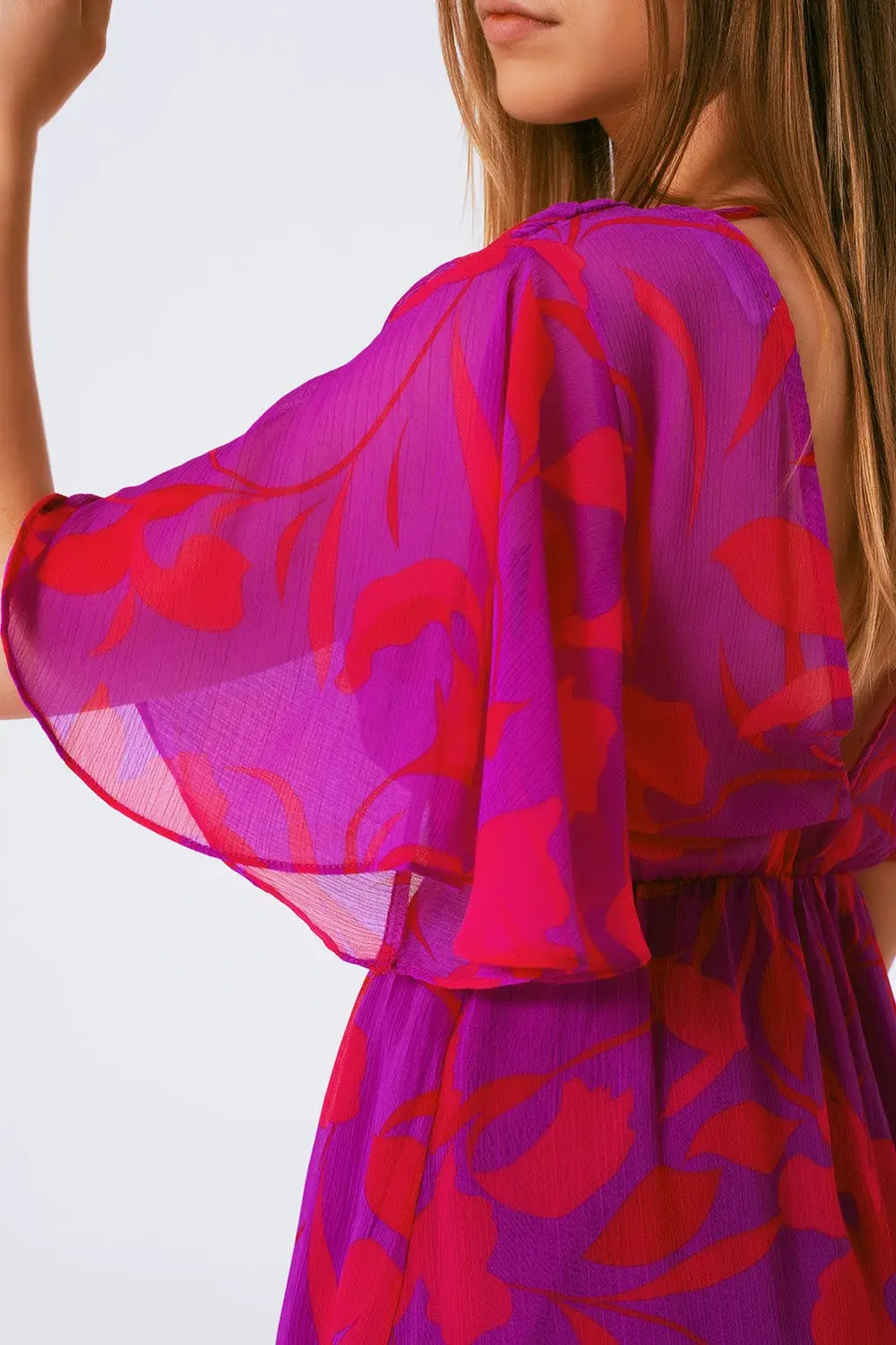 Robe courte en mousseline à fleurs avec manches courtes et col V - Vestidos