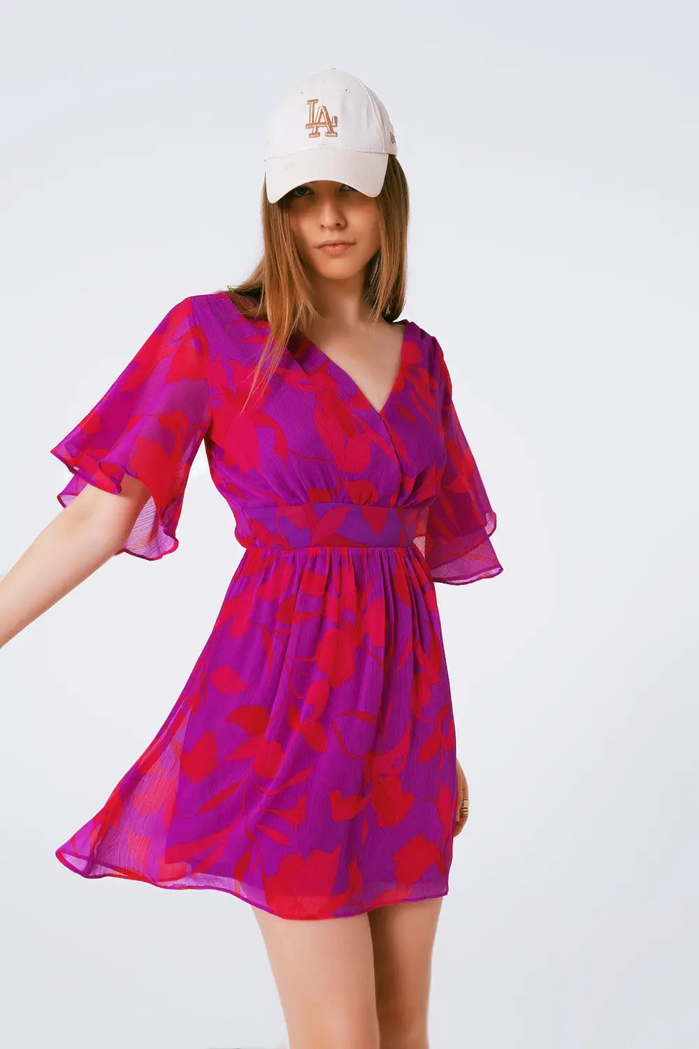Robe courte en mousseline à fleurs avec manches courtes et col V - Vestidos