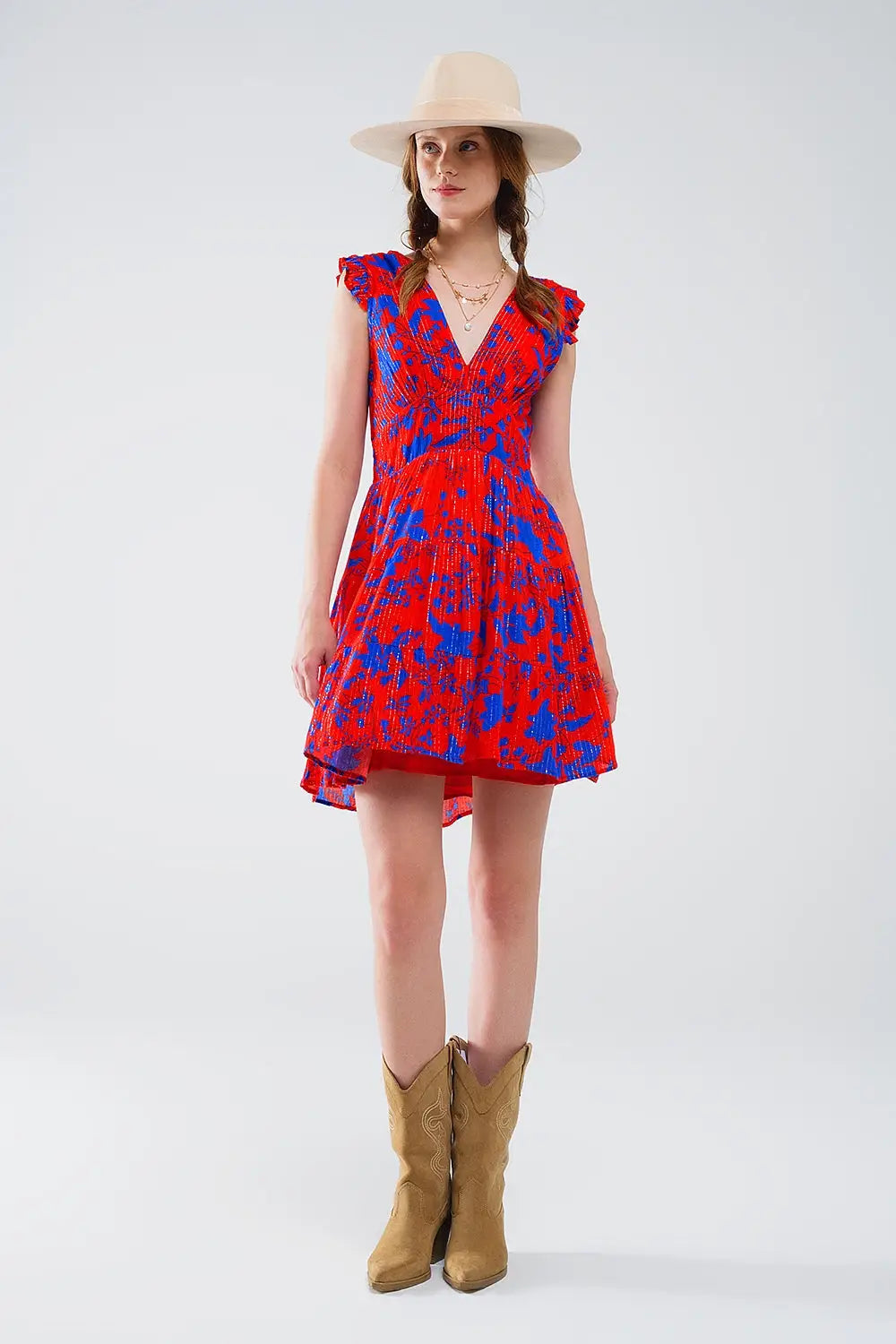 Robe courte en rouge avec imprimé floral bleu et col en V - Vestidos