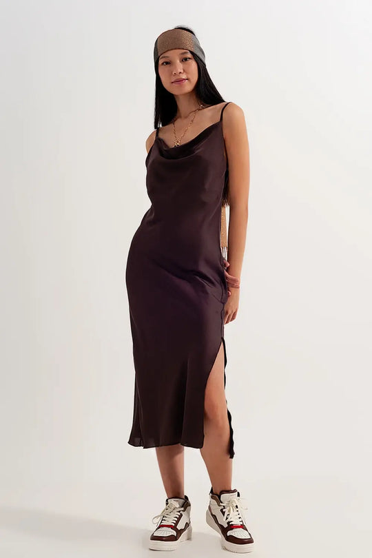 Robe courte en satin à fines bretelles marron - Vestidos