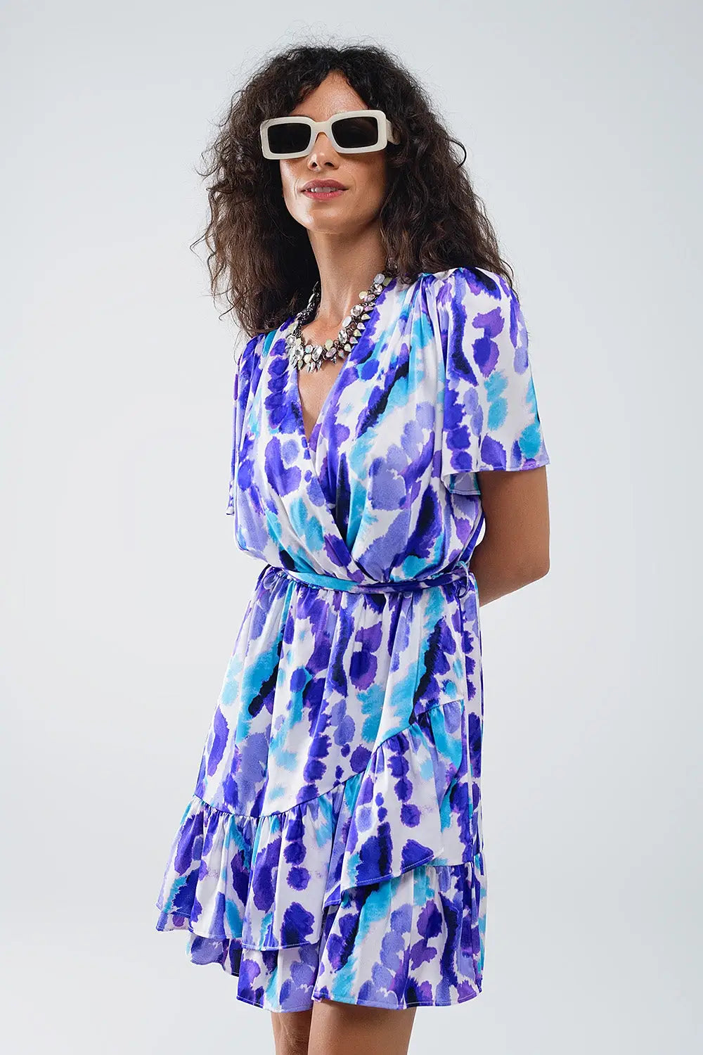 Robe courte enveloppante en bleu et violet Tie-dye - Vestidos