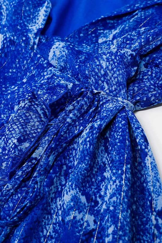Robe courte enveloppante en imprimé animal bleu et lurex doré - Vestidos
