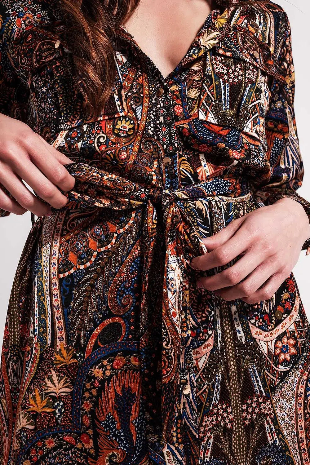 Robe courte noire à manches longues avec imprimé motif cachemire - Vestidos