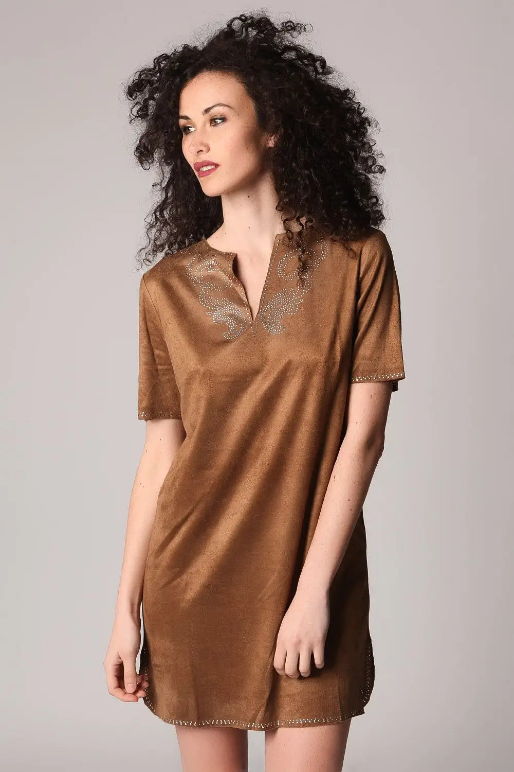 Robe en daim beige à manches 3/4 avec détail fantaisie - Vestidos