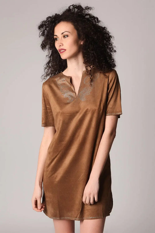 Robe en daim beige à manches 3/4 avec détail fantaisie - Vestidos