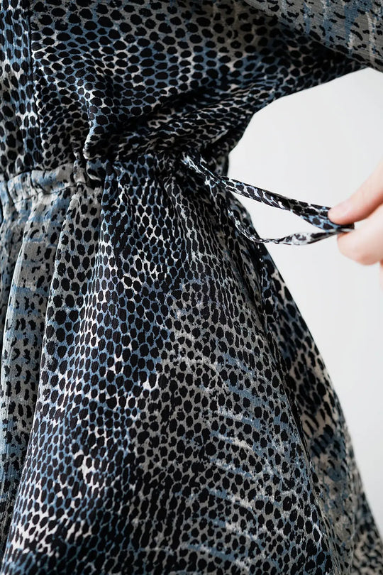 robe en mousseline de soie à imprimé léopard gris - Vestidos