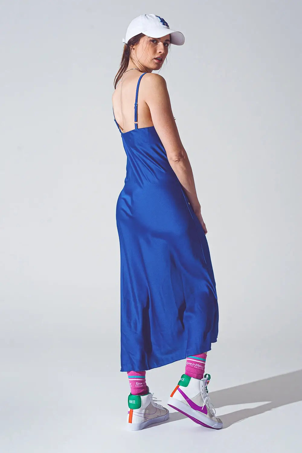 Robe en satin avec encolure en cascade en bleu - Vestidos
