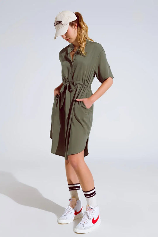 Q2 Robe fluide boutonnée avec ceinture et poches latérales