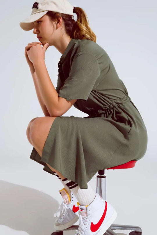 Robe fluide boutonnée avec ceinture et poches latérales - Vestidos