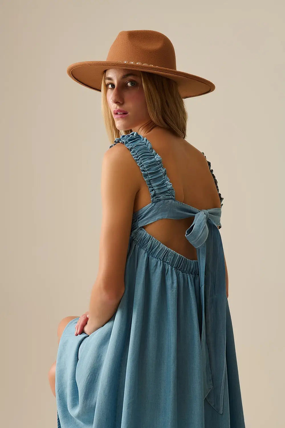 Q2 Robe longue à bretelles volantées en tissu tencel bleu clair