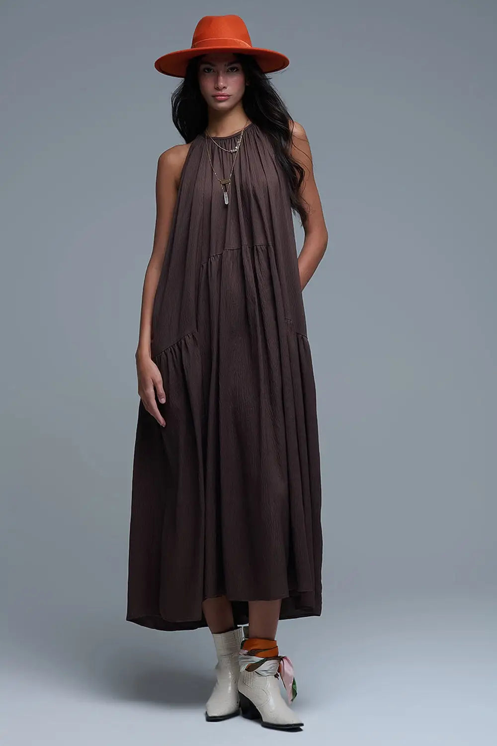 Q2 Robe longue à col licou et coutures apparentes marron