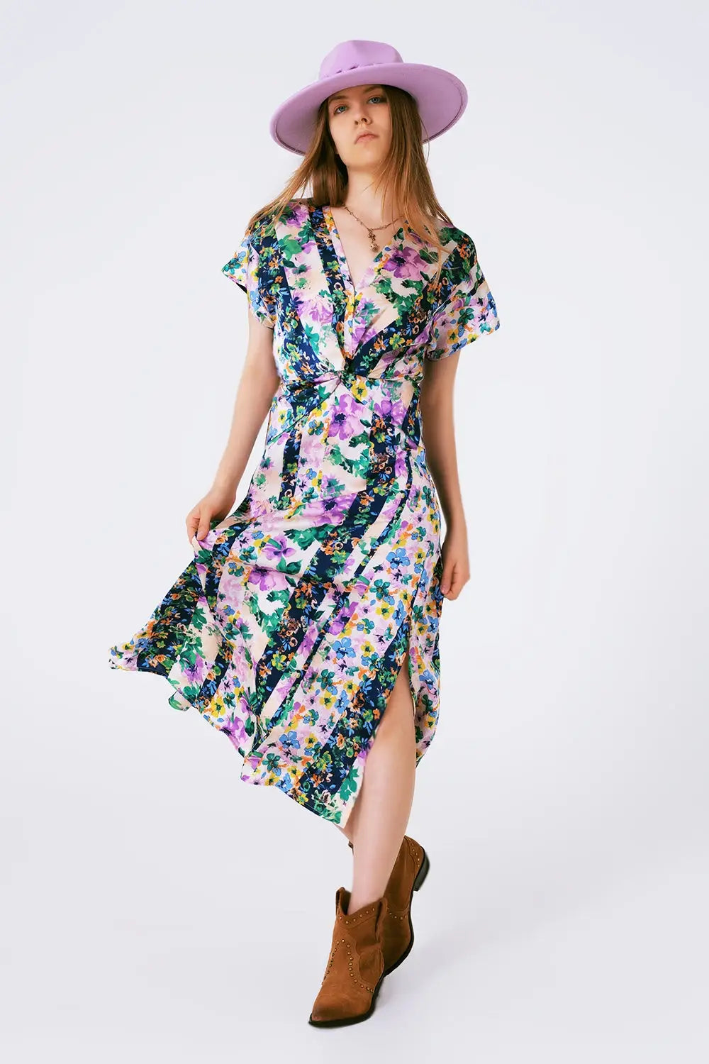 Q2 Robe longue avec nœud avant et imprimé floral en couleur violet et multicolore vert