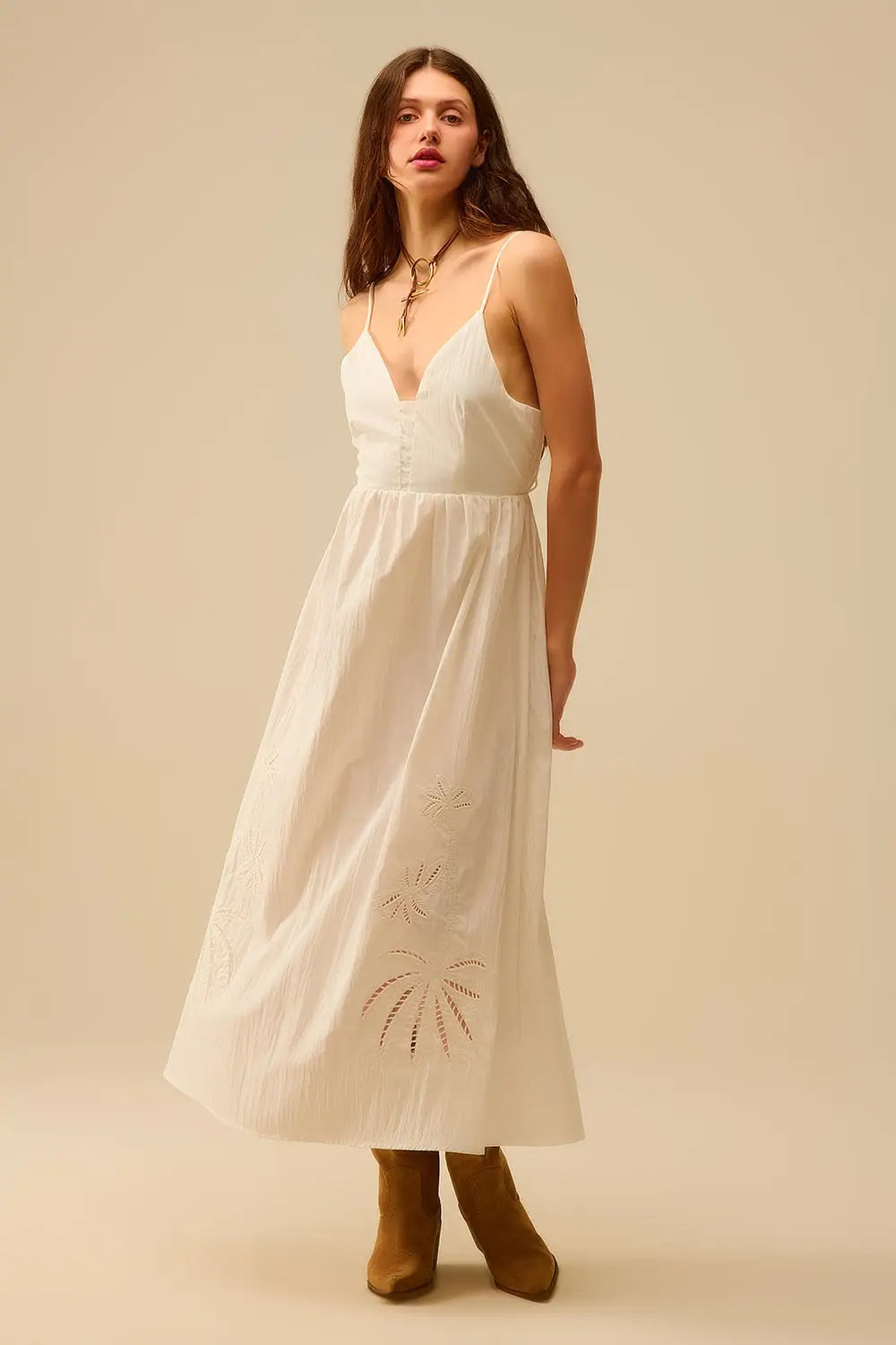 Q2 Robe longue blanche avec palmes brodées