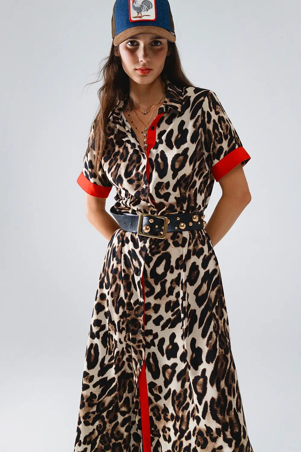 Robe longue boutonnée en léopard avec détails rouges - Vestidos