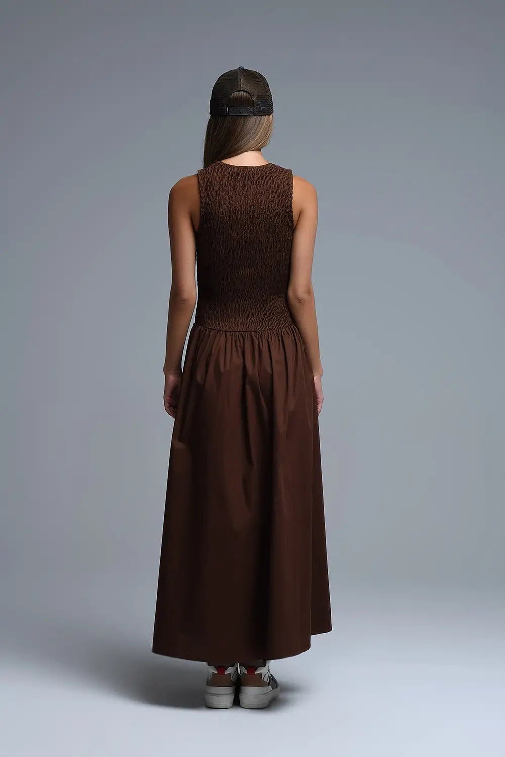 Robe longue en popeline smockée marron - Vestidos