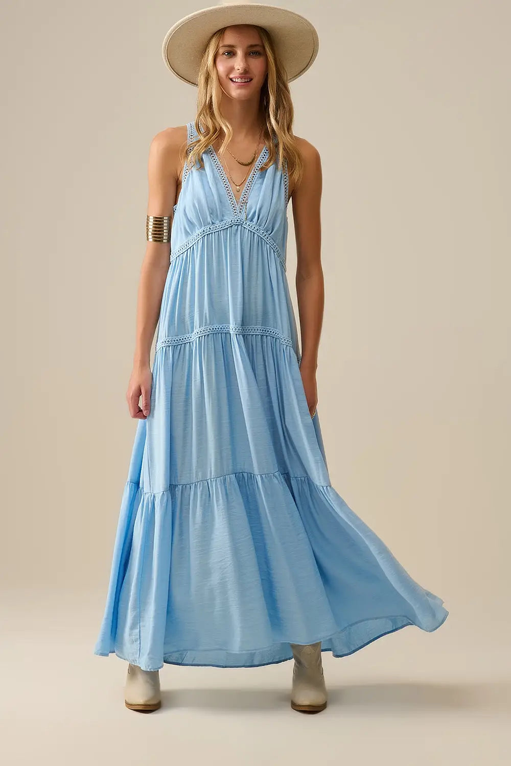 Q2 Robe longue fluide avec empiècements en dentelle en bleu clair