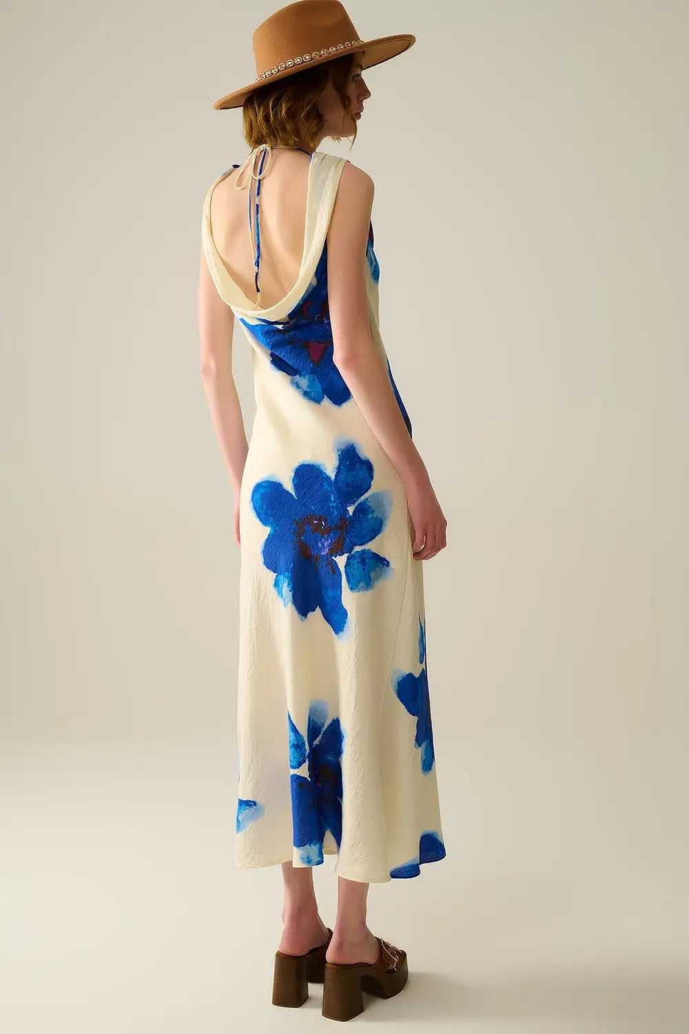 Robe maxi bleue fluide sans manches avec imprimé floral - Vestidos