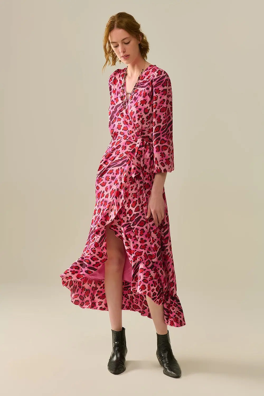 Robe Maxi Portefeuille en Satin Imprimé Léopard Fuchsia - Vestidos