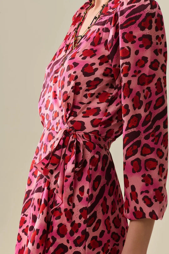 Robe Maxi Portefeuille en Satin Imprimé Léopard Fuchsia - Vestidos
