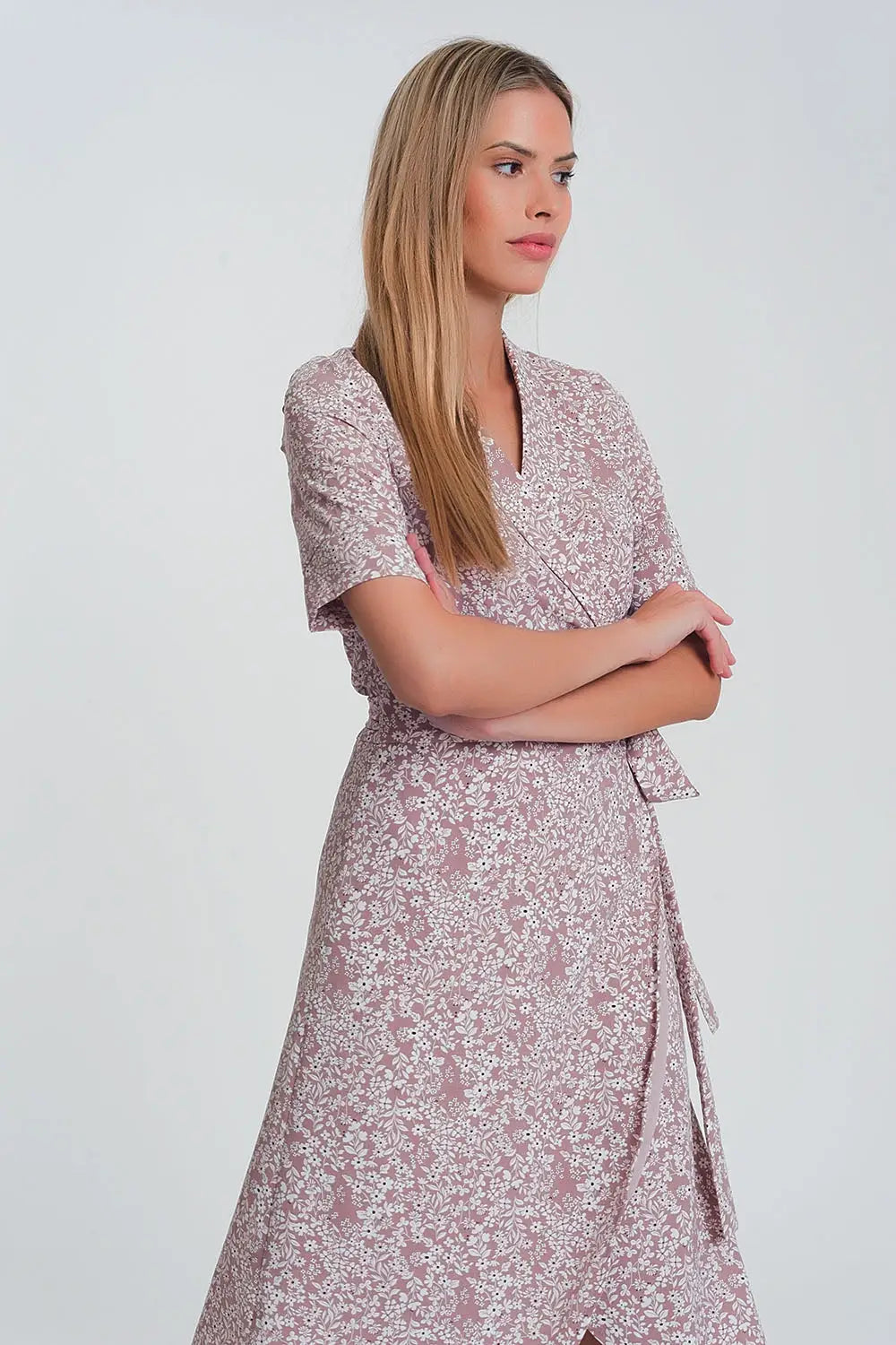 Robe mi-longue cache-cœur à fleurs rose - Vestidos