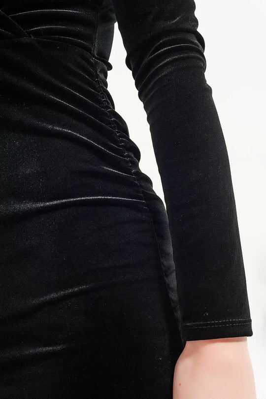 Robe mi longue en velours noire avec manches longues - Vestidos