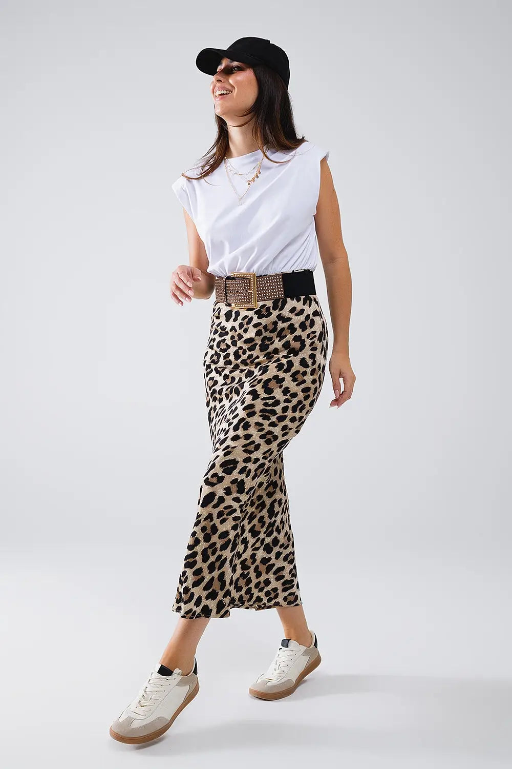 Q2 Robe midi contrastée en satin imprimé léopard