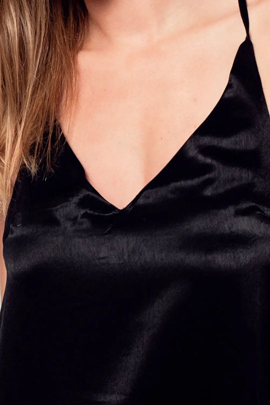 Robe midi en satin noir avec détails dans le dos - Vestidos