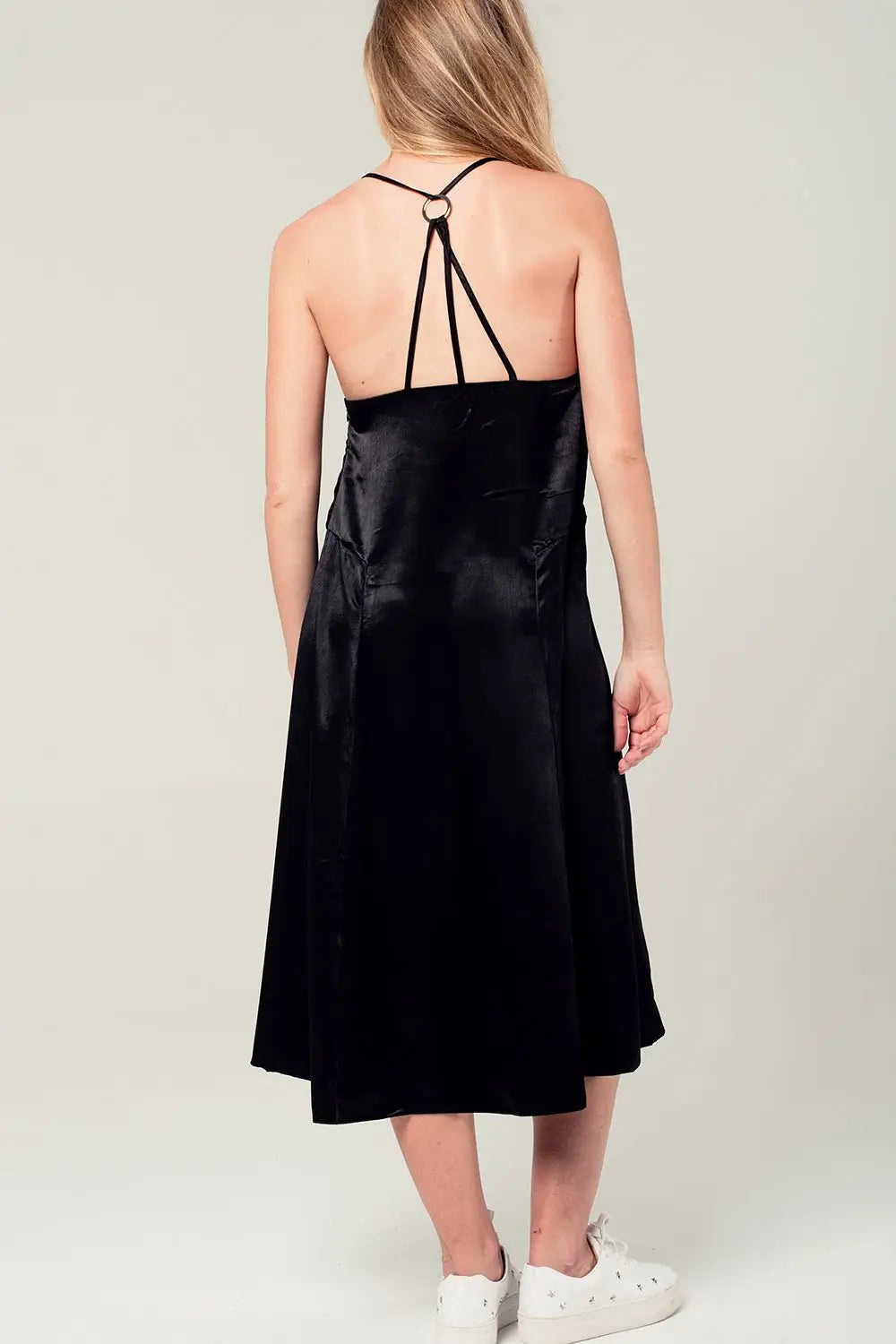Robe midi en satin noir avec détails dans le dos - Vestidos