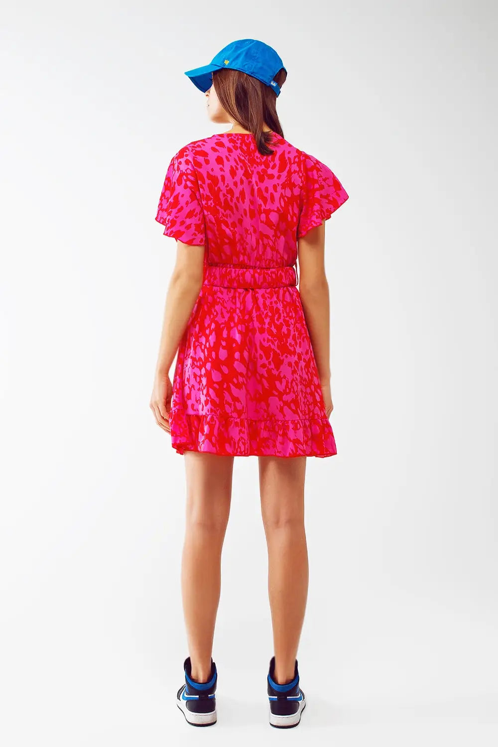 Robe mini avec imprimé animal ceinture et coupe croisée en fuchsia - Vestidos