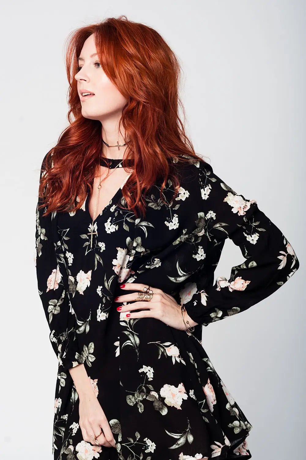 Q2 Robe noire avec imprimé floral