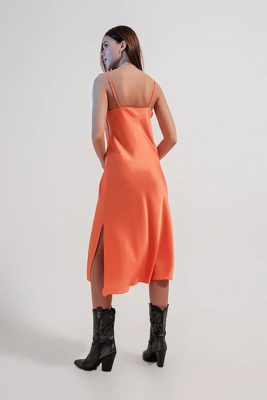 Robe nuisette mi longue à fines bretelles en satin très brillant - Vestidos