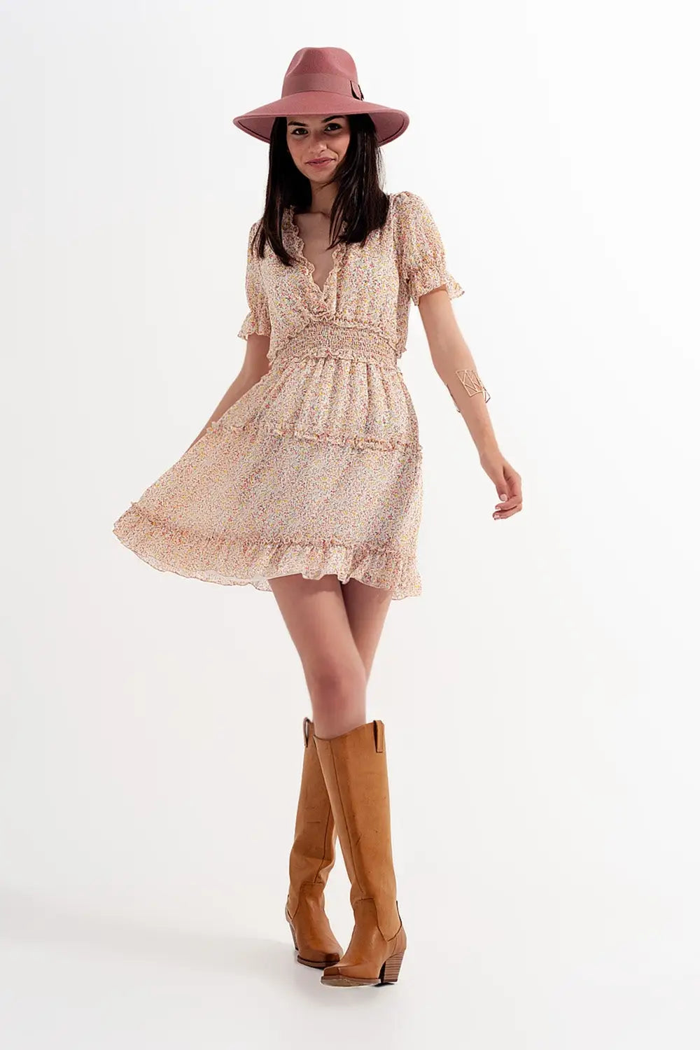 Robe patineuse courte style cache-cœur à devant froncé avec imprimé fleurs Jaune - Vestidos