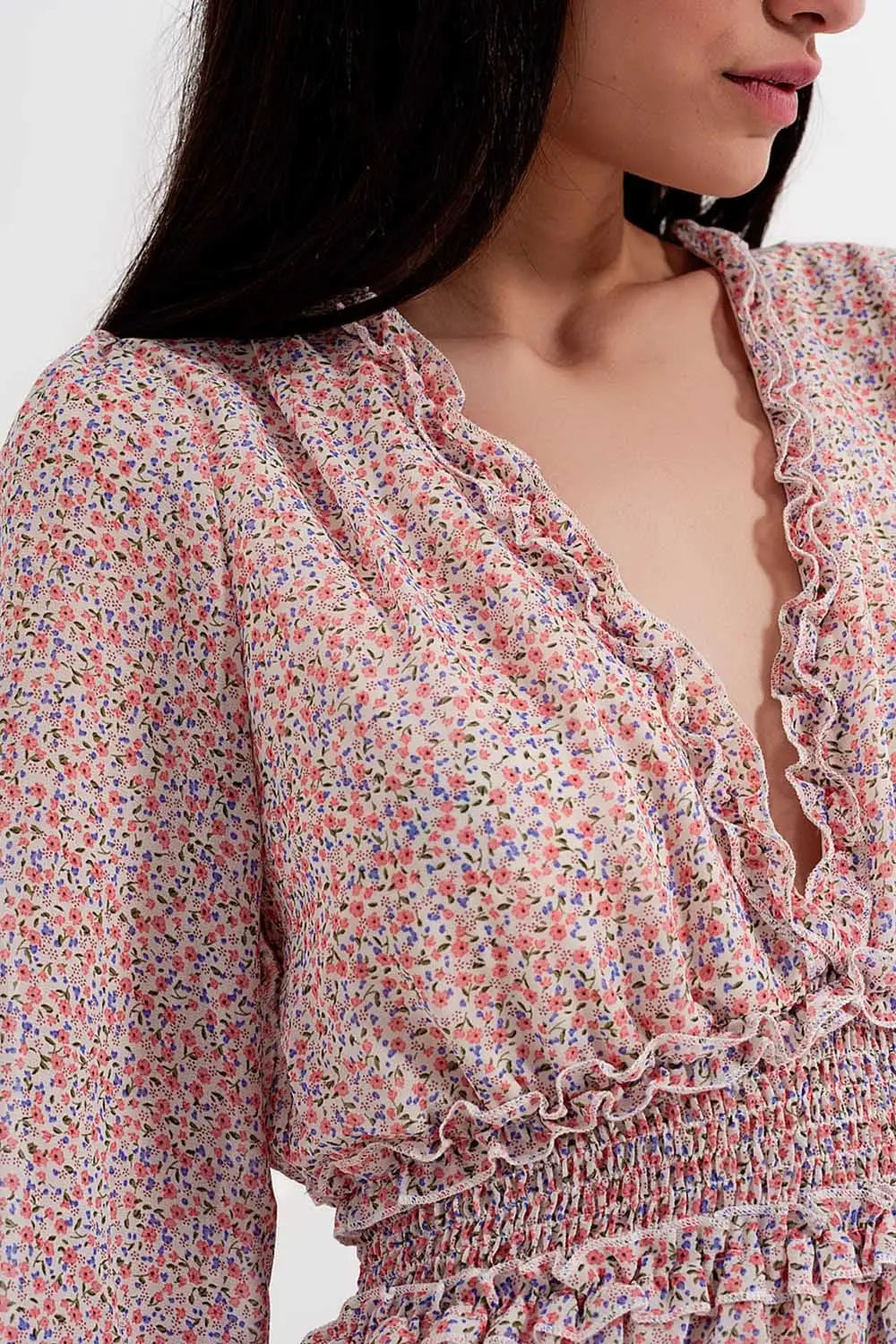Robe patineuse courte style cache cœur à devant froncé avec manches longues imprimé fleurs rose - Vestidos